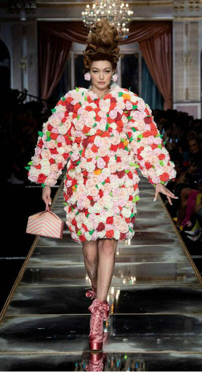 Gaun Unik Moschino di Milan Fashion Week, Terinspirasi Kue dan Marie Antoinette