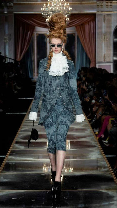 Gaun Unik Moschino di Milan Fashion Week, Terinspirasi Kue dan Marie Antoinette