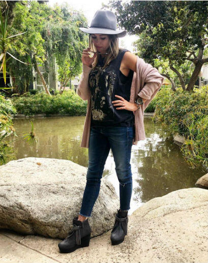 10 Inspirasi Padu Padan Hippie Style,Tampilan Jadi Chic &amp; Berani!