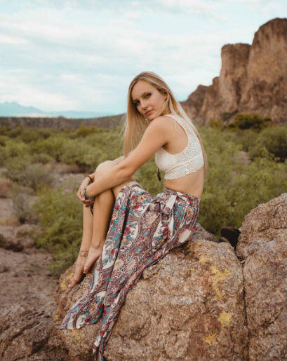 10 Inspirasi Padu Padan Hippie Style,Tampilan Jadi Chic &amp; Berani!