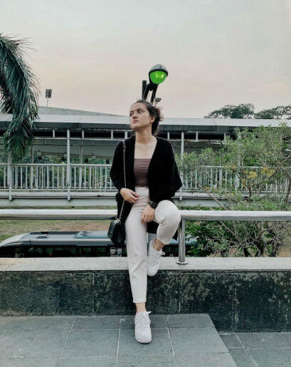Menawan Saat Kencan Pertama dengan OOTD Kece Ini, Gak Harus Dress Lho!