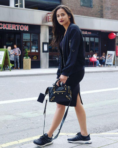 Menawan Saat Kencan Pertama dengan OOTD Kece Ini, Gak Harus Dress Lho!