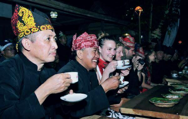 &#91;COC Regional : Kebudayaan &#93; Ngopi Sepuluh Ewu Surganya Pecinta Kopi