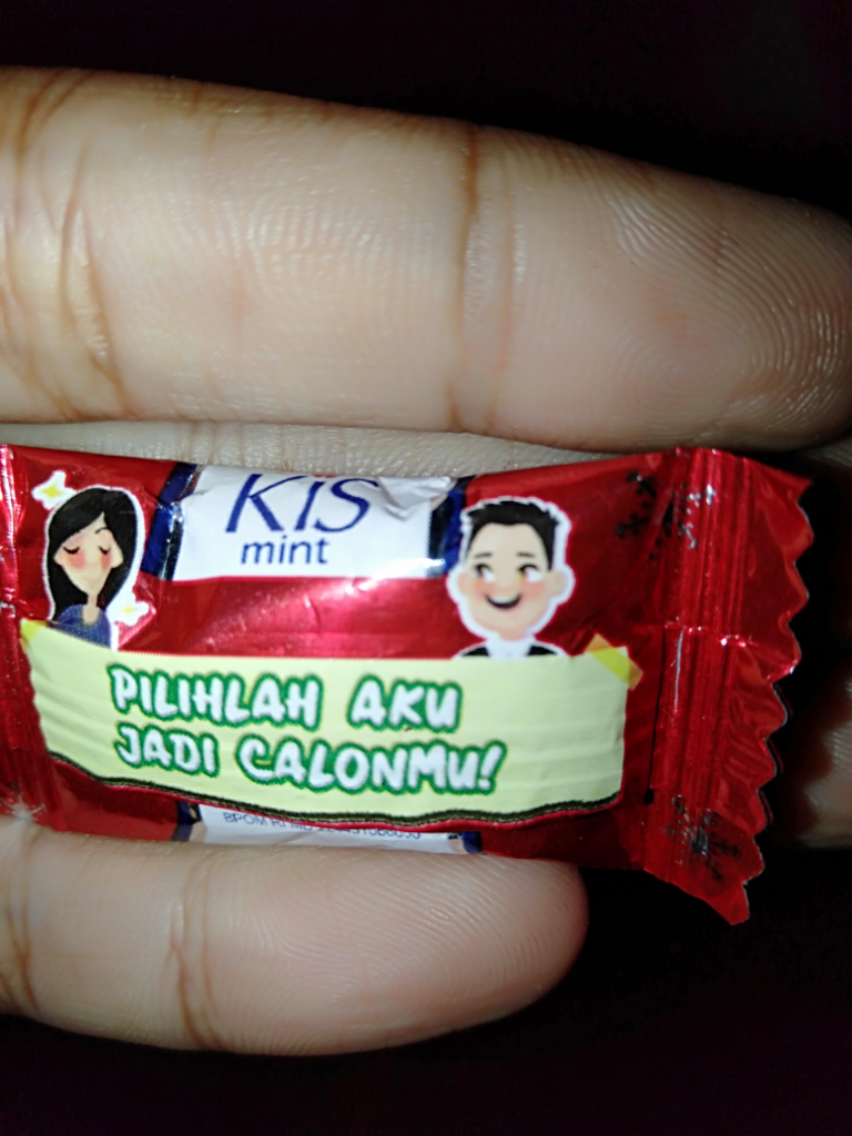PILIH LAH AKU ,ATAU TINGGALKAN AKU