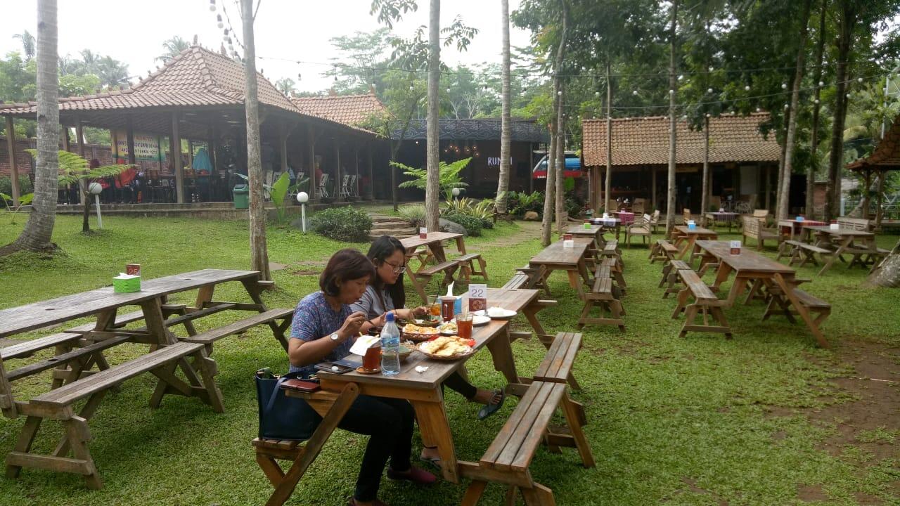 Kampung Banyumili - Resto dengan Pemandangan Indah