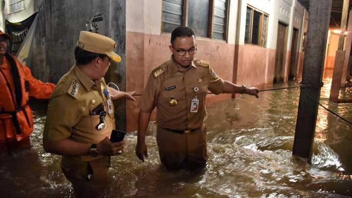 Doa Soleh dari Gubernur Anies Bikin Banjir Datang di Hari Libur?
