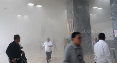 Gedung DPR RI Kebakaran, Warganet: Di Mana Saya Bisa Sumbang Bensin?