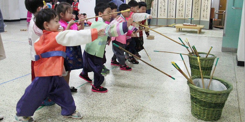 Waktu Kecil Anak-Anak Korea Mainnya Apa Sih? Yuk Simak 5 Permainan Tradisional Korea