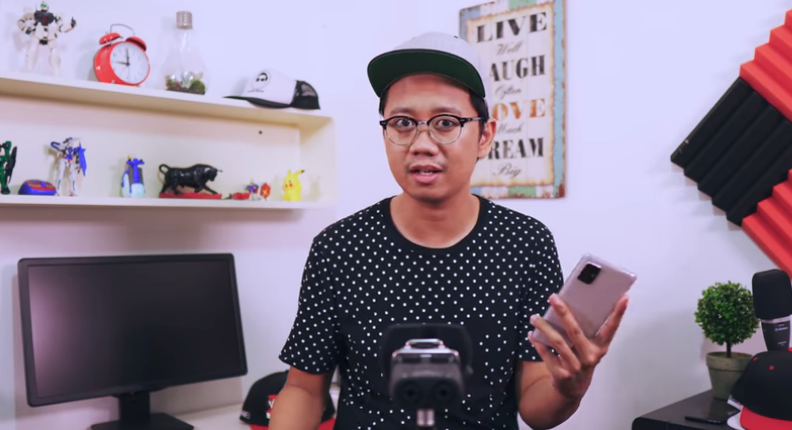 Ngomongin Bang Ripiu : YouTuber Spesialis Gadget yang Medhok