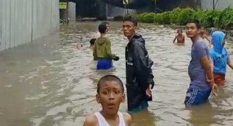 Banjir Selasa Hari Ini, Jakarta Lumpuh Total