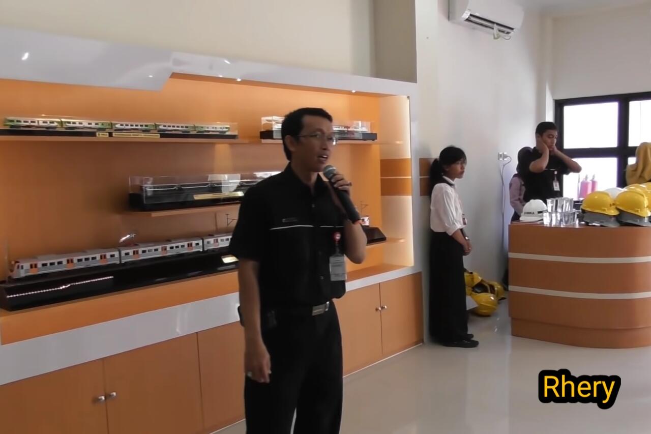 &#91;COC Regional : Lokasi Wisata&#93; Wisata Industri KERETA API di Madiun