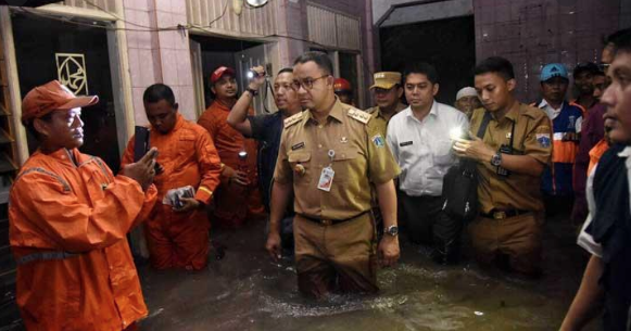 Jakarta Dikepung Banjir, Anies Panik hingga Batalkan Semua Rapat