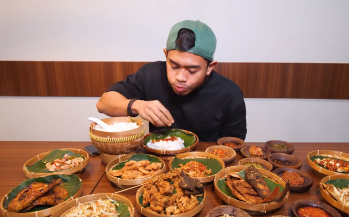 Review Konten-Konten Tanboy Kun : YouTuber Kuliner Paling Rakus se-Indonesia