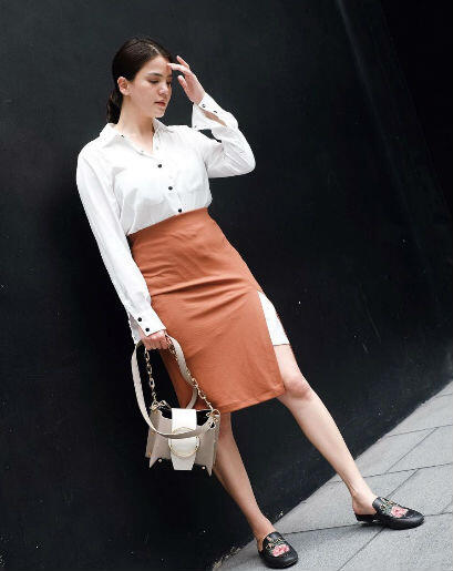 10 Ide Tampil Stylish dengan Rok Ala Alice Norin, Kece Abis!