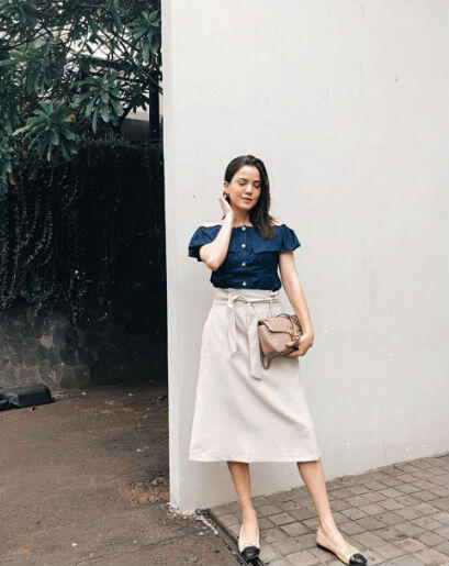 10 Ide Tampil Stylish dengan Rok Ala Alice Norin, Kece Abis!