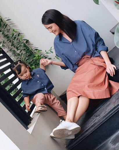 10 Ide Tampil Stylish dengan Rok Ala Alice Norin, Kece Abis!