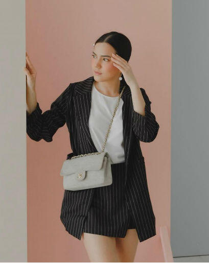 10 Ide Tampil Stylish dengan Rok Ala Alice Norin, Kece Abis!