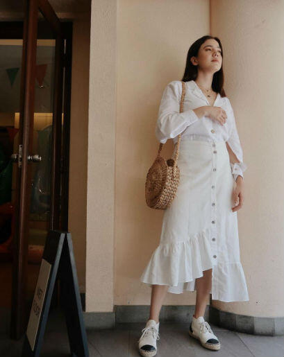 10 Ide Tampil Stylish dengan Rok Ala Alice Norin, Kece Abis!