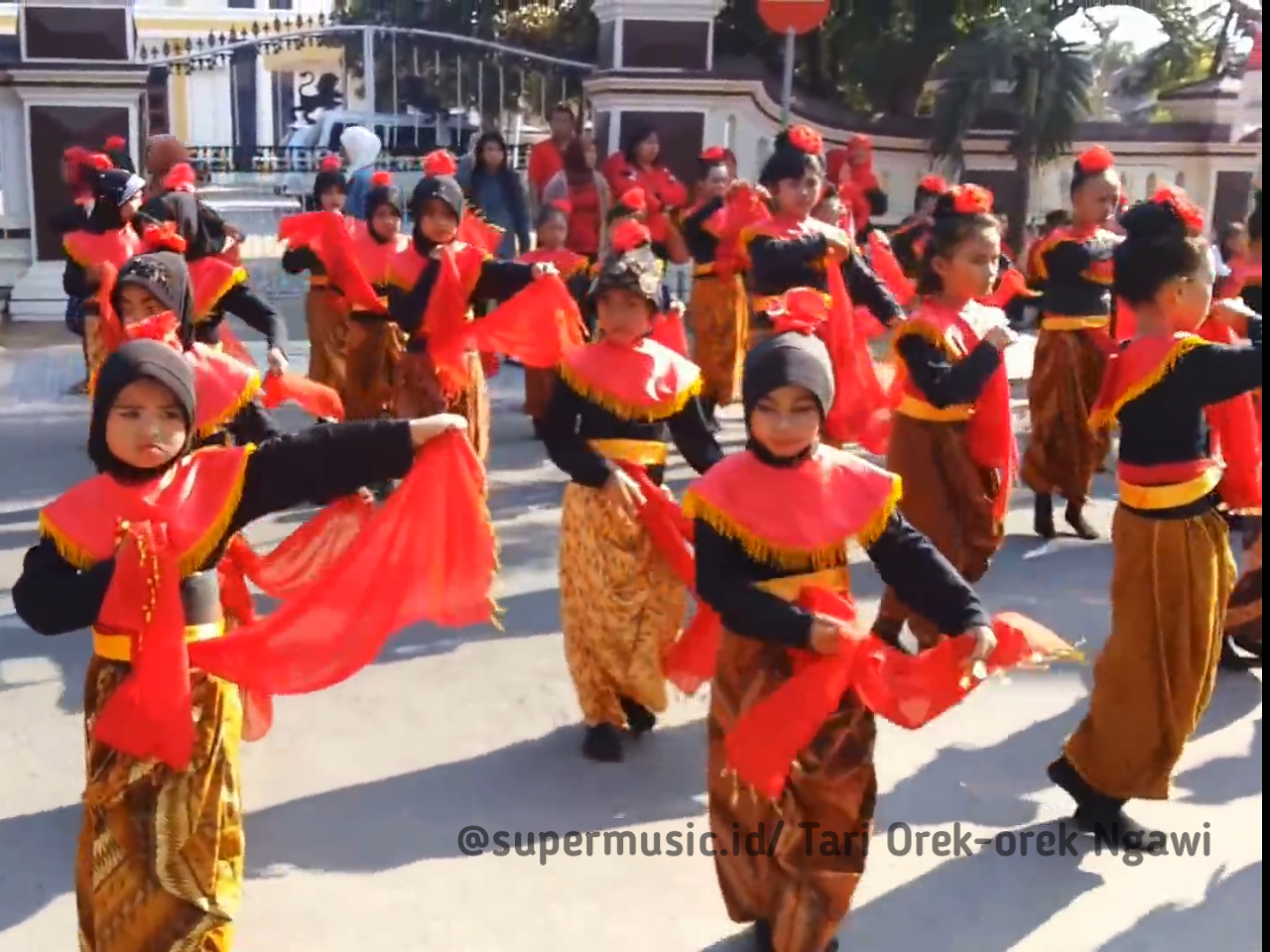 &#91;COC Regional: Kesenian&#93; Gemulai Tarian Orek-Orek Ngawi Paduan yang Dinamis 