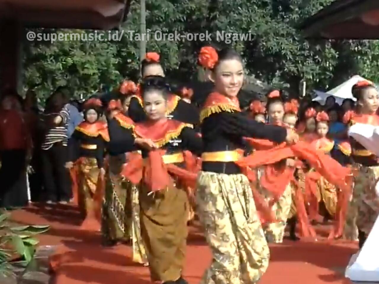 &#91;COC Regional: Kesenian&#93; Gemulai Tarian Orek-Orek Ngawi Paduan yang Dinamis 