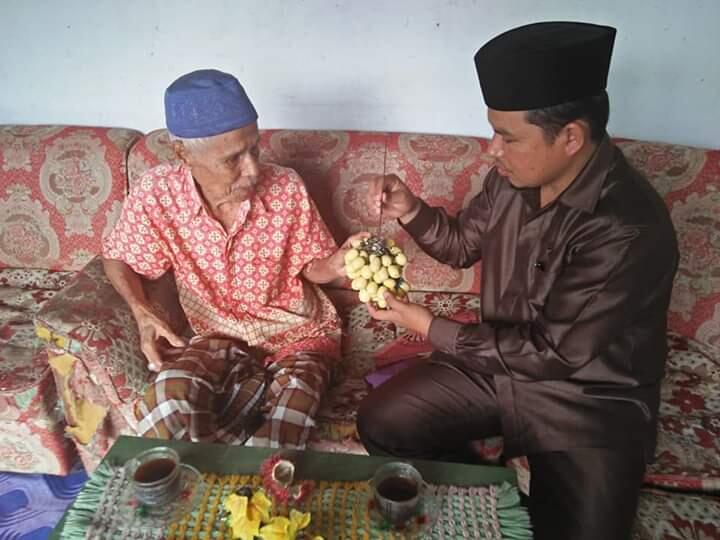 Spektakuler, Kakek 85 Tahun Membuat Kerajinan Tangan Unik