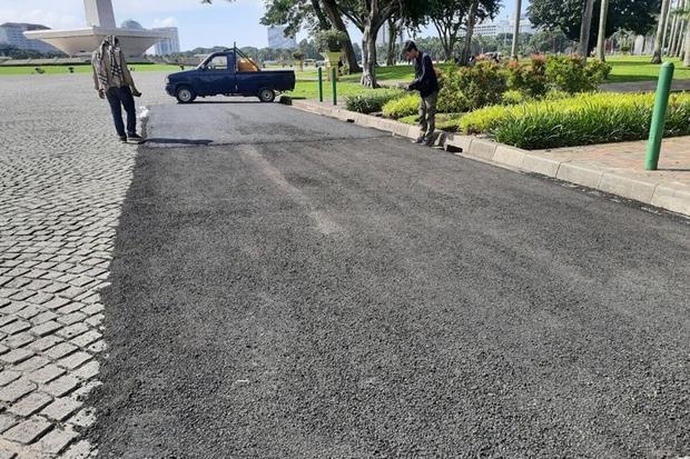 Pasca Uji Coba Pengaspalan, Kondisi Cobblestone Monas Kembali Seperti Semula