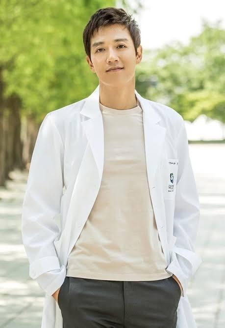 7 Karakter Dokter Di Drama Korea Yang Bakal Bikin Kita Nggak Takut ...