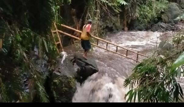 Kodir dan Mbah Diro Penyelamat Puluhan Siswa Hanyut di Sungai Dapat Penghargaan