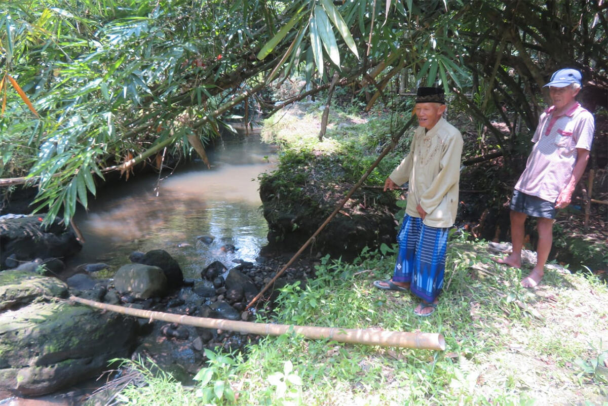 Kodir dan Mbah Diro Penyelamat Puluhan Siswa Hanyut di Sungai Dapat Penghargaan