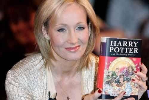 JK Rowling, Sukses Menyihir Dunia Dengan Karyanya Yang Inspiratif
