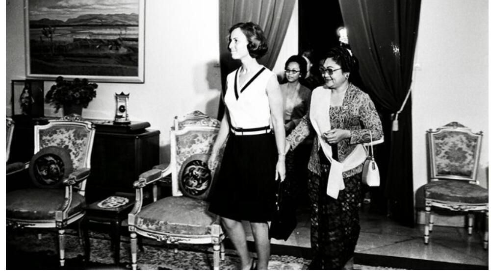 Raden Ayu Siti Hartinah; Dari Istana Mangkunegaran Melangkah Ke Istana Negara