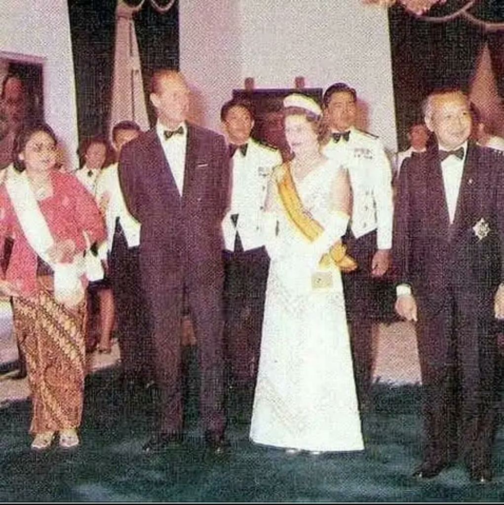 Raden Ayu Siti Hartinah; Dari Istana Mangkunegaran Melangkah Ke Istana Negara