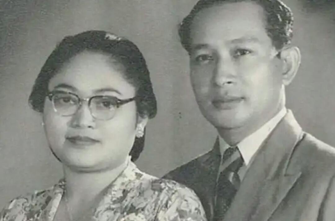 Raden Ayu Siti Hartinah; Dari Istana Mangkunegaran Melangkah Ke Istana Negara