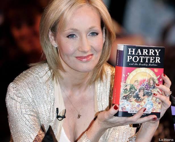 Si Penyihir Wanita JK Rowling