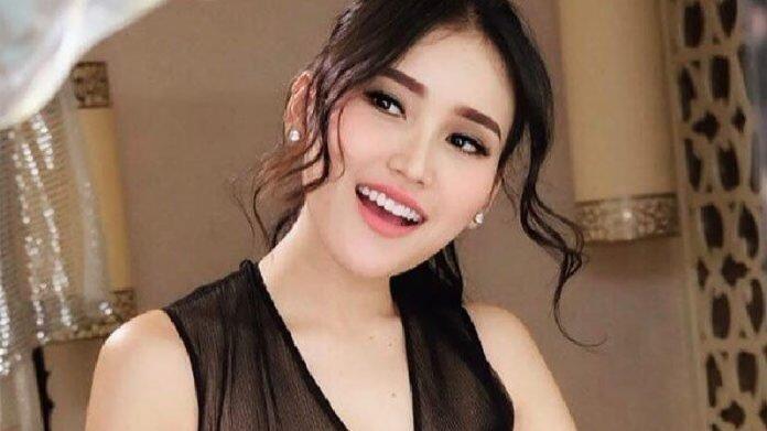 Ayu Ting-ting, Seorang Single Mom yang Bisa di Jadikan Sebagai Motivator Wanita!