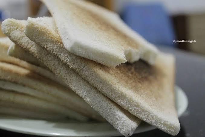 Yuk Mengenal Maluku Utara,dari batu bacan sampai dengan goyang tobelo dan ulat sagu.