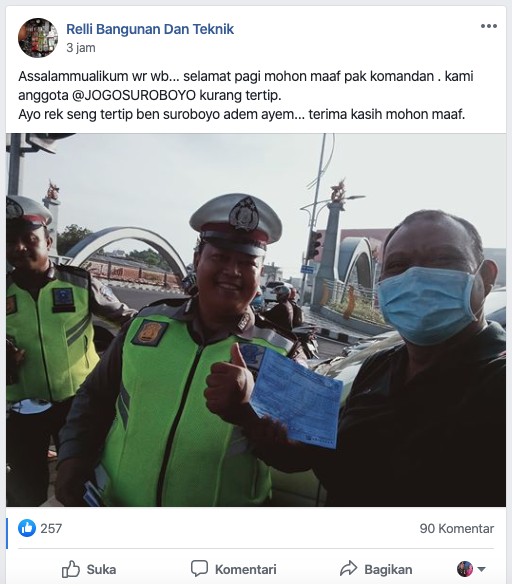 Pengemudi di Surabaya ini Lucu dan Keren, ditilang malah Selfie
