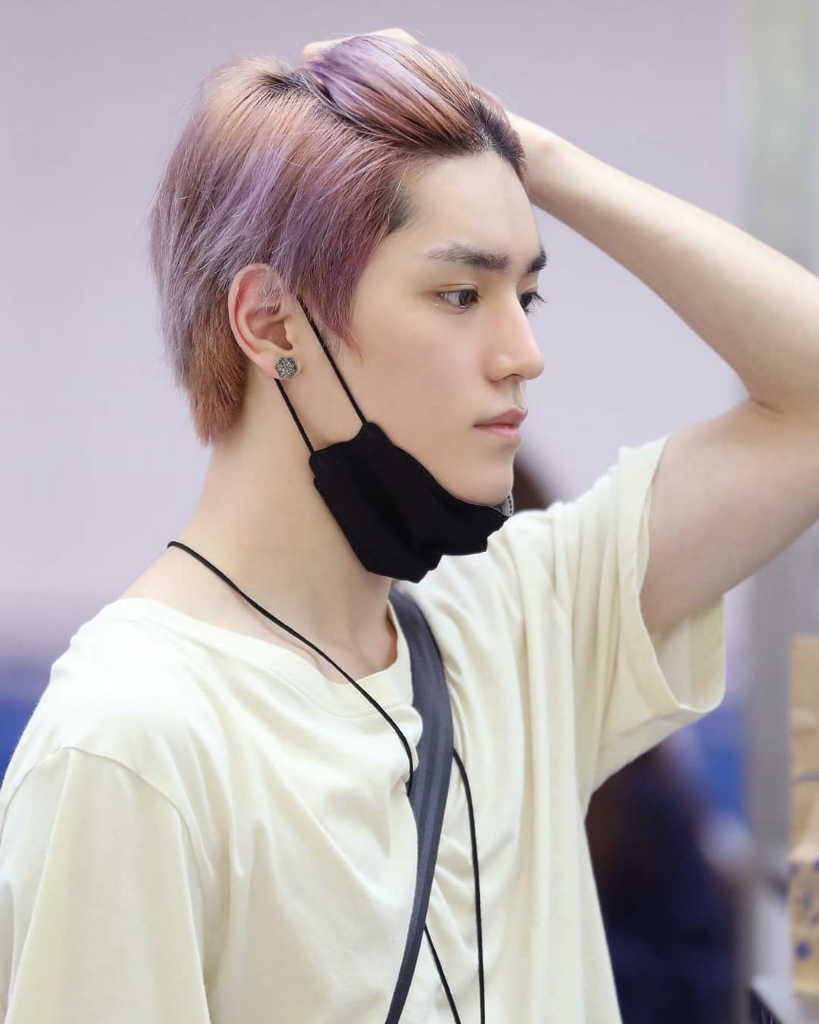 Disebut Anime Hidup, Taeyong Pernah Buat Staff Cowok Gugup Melihatnya!