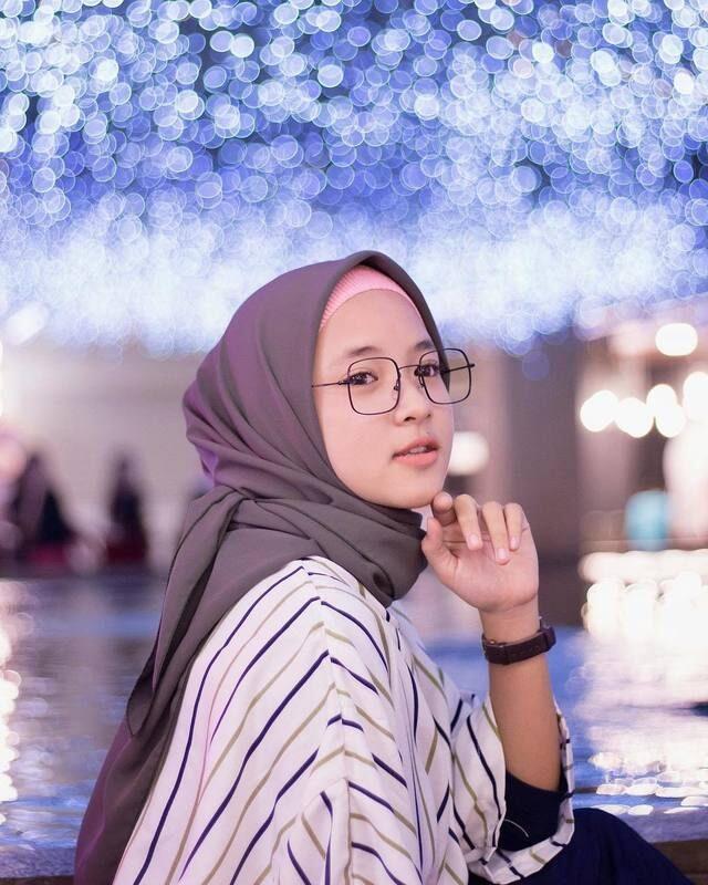 Sosok Vokalis Perempuan Dengan Suara Yang Sangat Merdu Siapakah Dia?? Yuk Kepoin!!