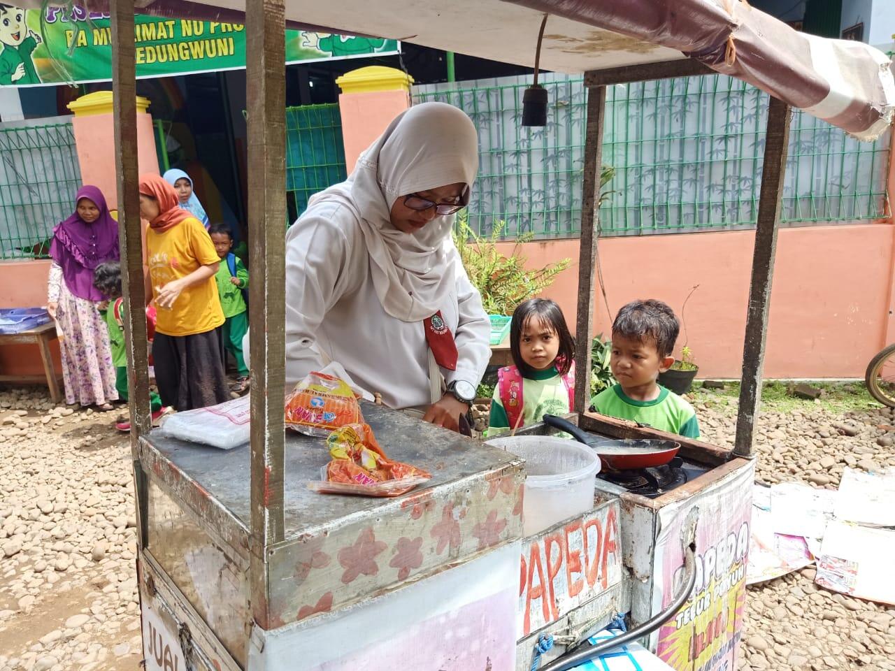 Kisah Lia Afidah, Pedagang Papeda Unik Berseragam Sekolah