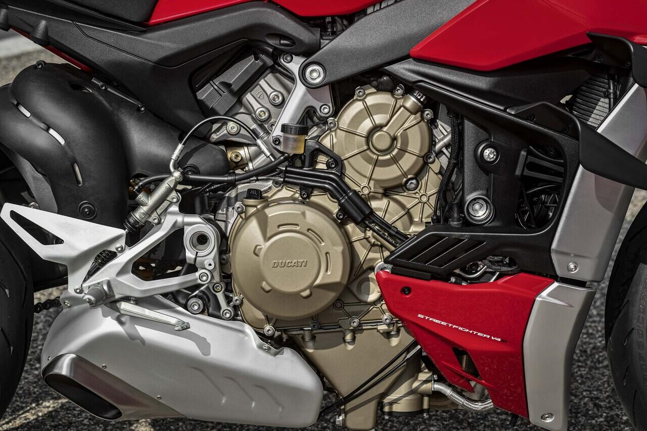 ZH2 VS Ducati Street Fighter - Motor Hyper Naked TERKENCANG dan TERGILA