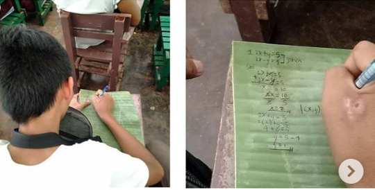 Tak Mampu Membeli Buku Tulis, Siswa Ini Menulis di Atas Daun Pisang! Netizen Terharu