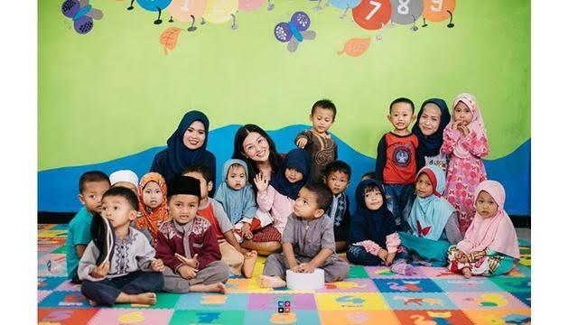 Belajar Berbagi pada Sosok Bunda Sarwendah