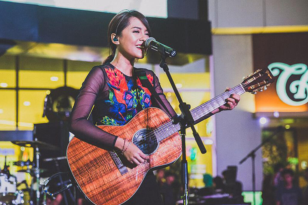Bidadari-Bidadari Merdu Bergitar Indonesia Yang Bikin Adem
