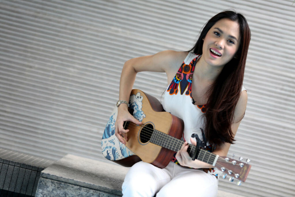 Bidadari-Bidadari Merdu Bergitar Indonesia Yang Bikin Adem
