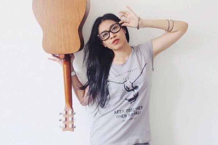 Bidadari-Bidadari Merdu Bergitar Indonesia Yang Bikin Adem