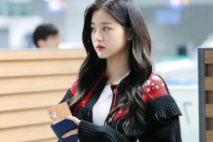 9 Inspirasi Gaya Kasual ala Wonyoung IZ*ONE, Cute dan Stylish Abis! 