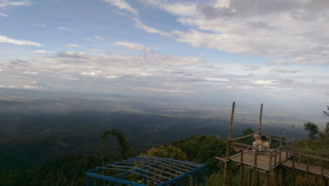 &#91;COC Regional: Lokasi Wisata&#93; Pesona Gardu Pandang Bukit Ternadi Dawe