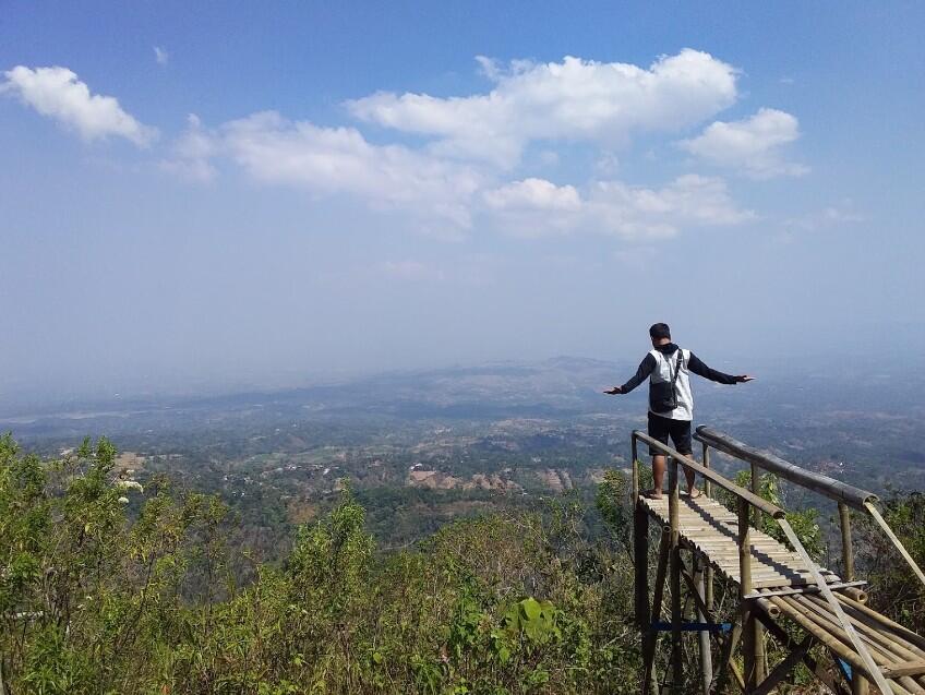 &#91;COC Regional: Lokasi Wisata&#93; Pesona Gardu Pandang Bukit Ternadi Dawe