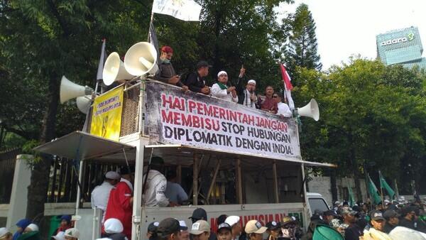 Demo di Depan Kedubes, Ketum PA 212 Ancam Sweeping WN India di RI